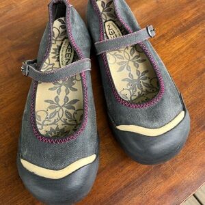 Keen charcoal canvas Mary Jane shoes.